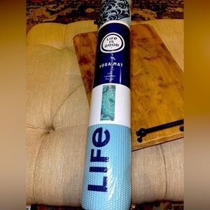 LIFE IS GOOD PAISLEY BUTTERFLIES REVERSIBLE YOGA EXERCISE MAT 68” x 24" NWT